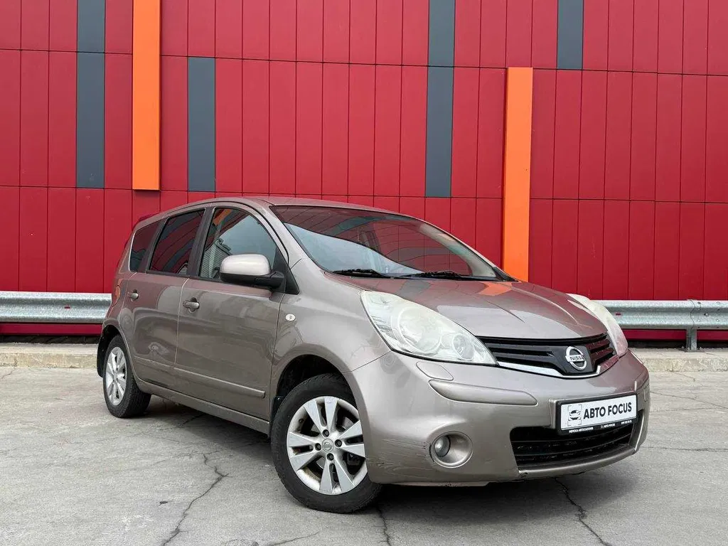 Фото 2010 Nissan Note