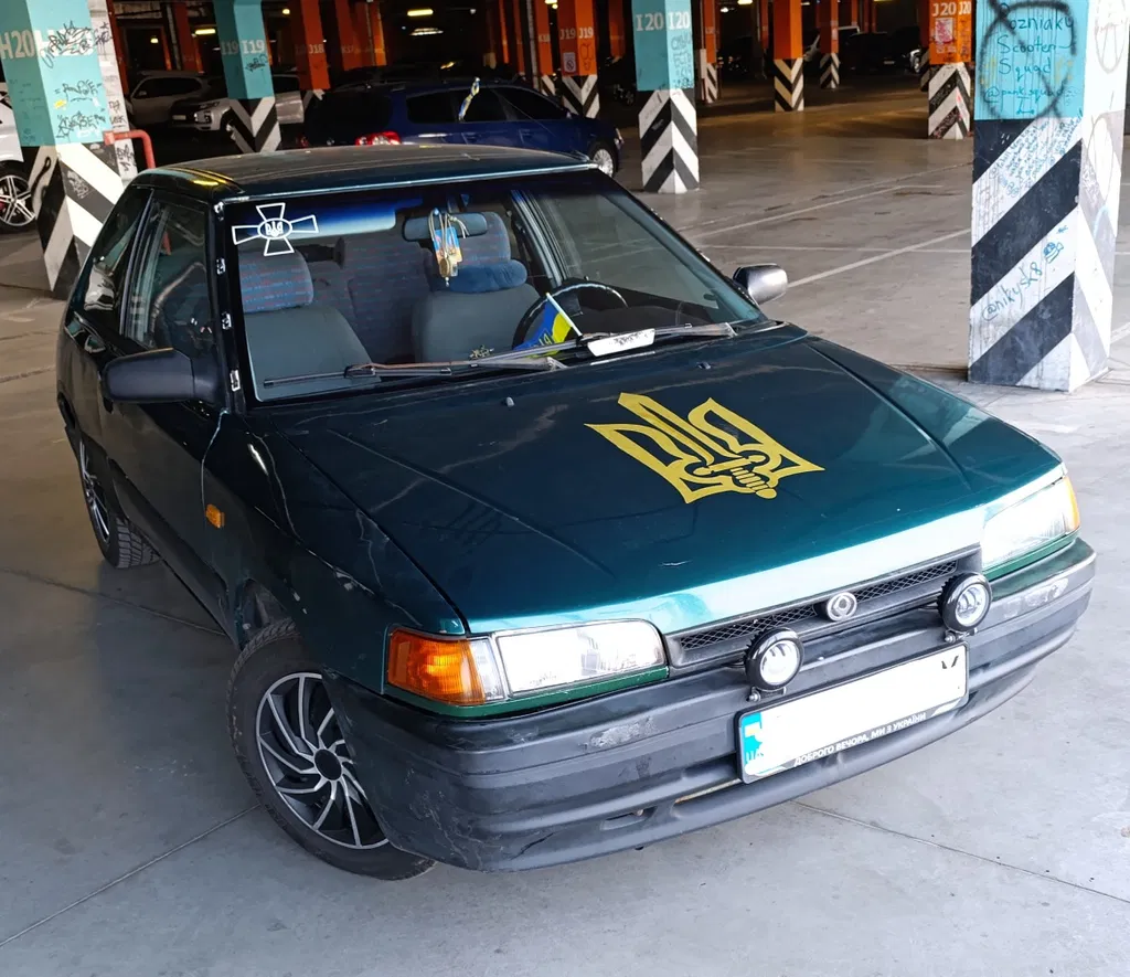 Фото 1992 Mazda 323