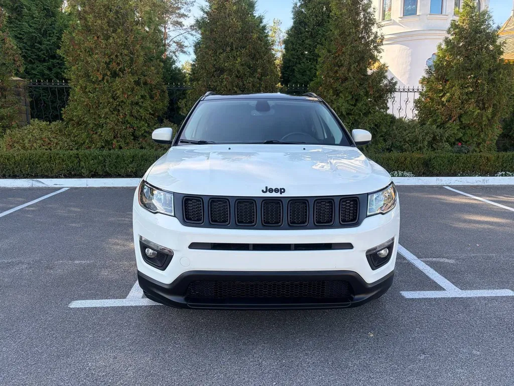 Фото 2019 Jeep Compass