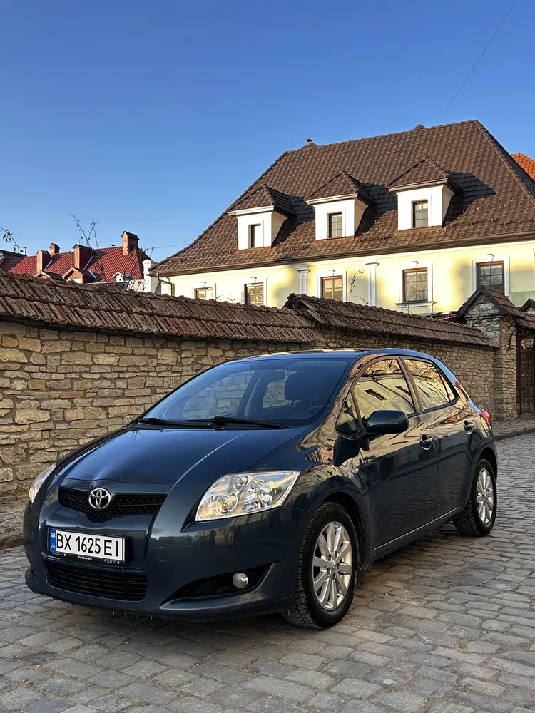 Фото 2009 Toyota Auris
