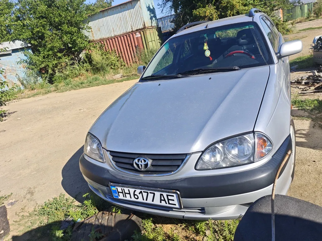 Фото 2001 Toyota Avensis