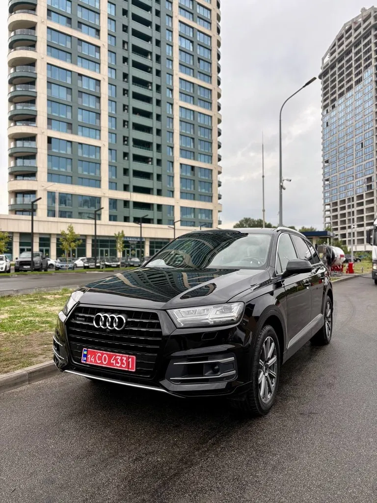 Фото 2018 Audi Q7