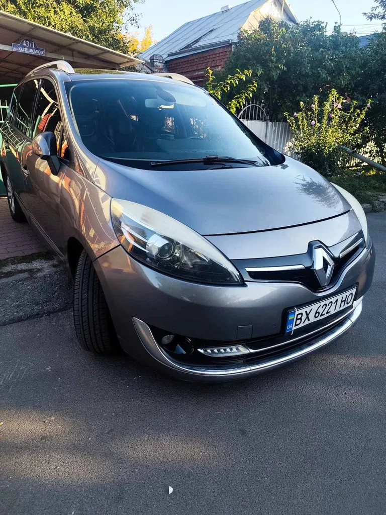 Фото 2013 Renault Scenic III