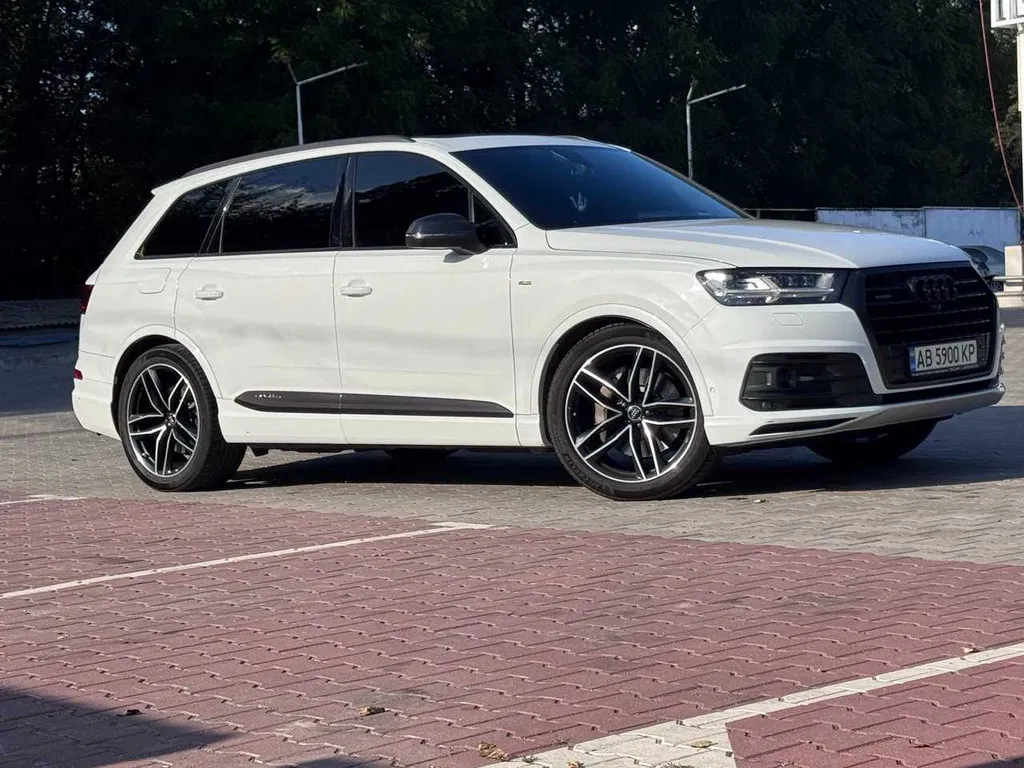 Фото 2017 Audi Q7