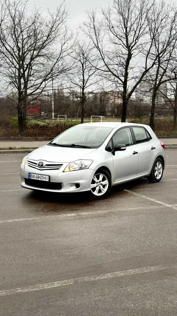 Фото 2011 Toyota Auris