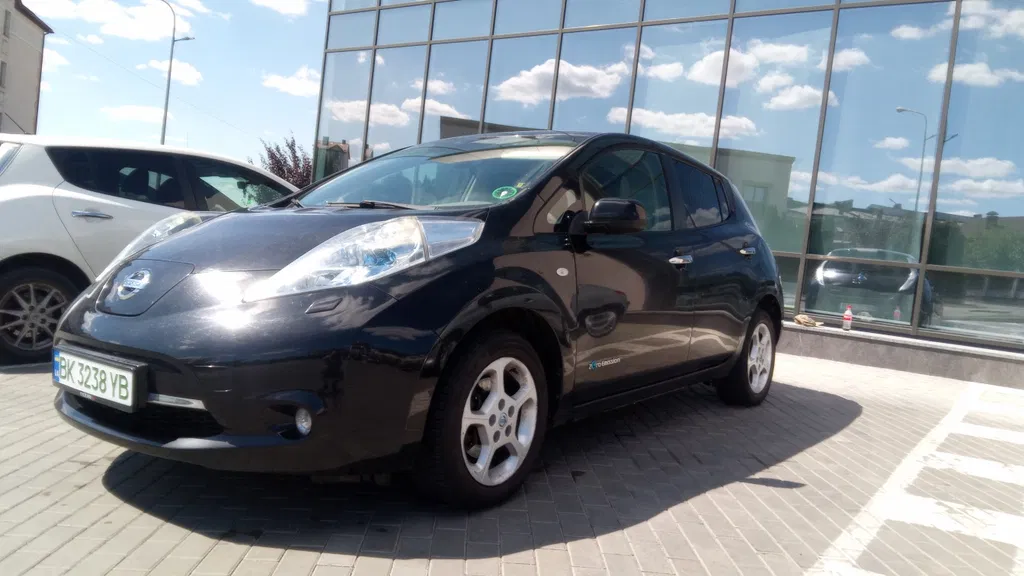 Фото 2012 Nissan Leaf