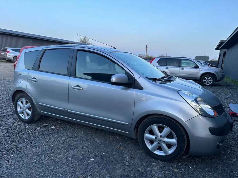 Фото 2006 Nissan Note