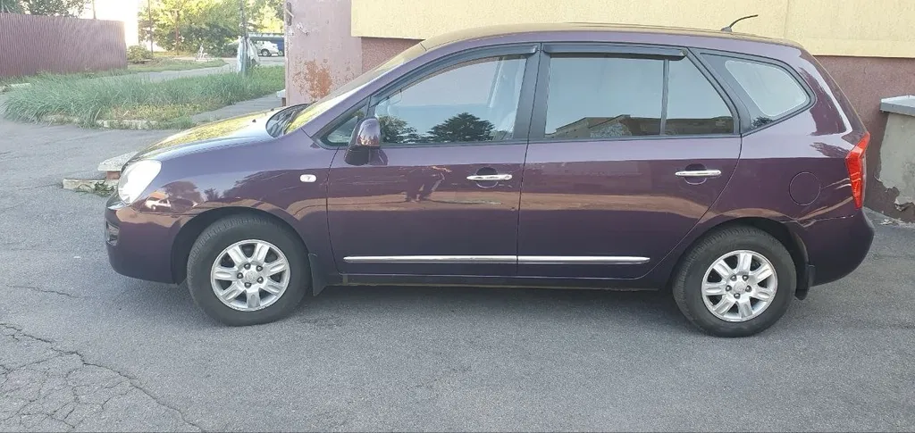 Фото 2008 Kia Carens