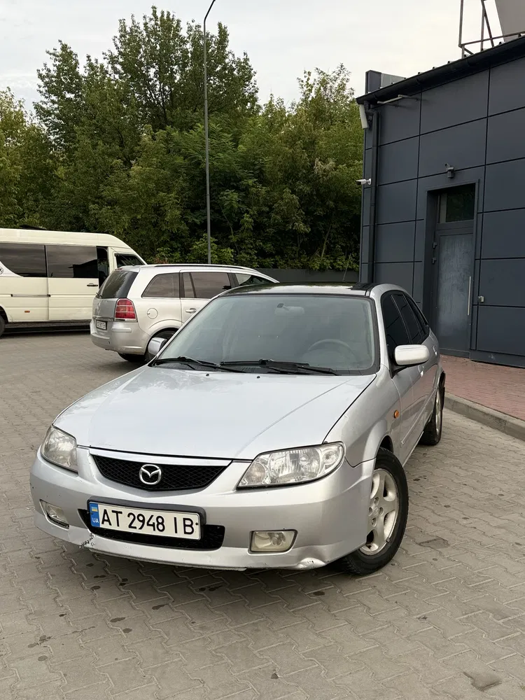 Фото 2001 Mazda 323