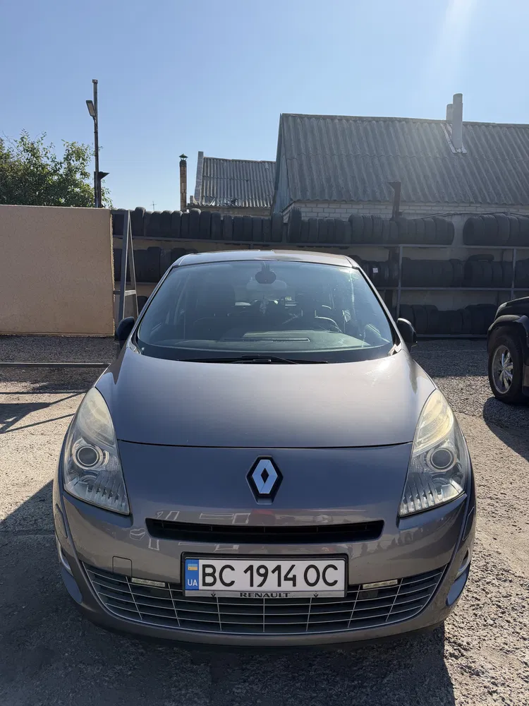 Фото 2011 Renault Scenic III