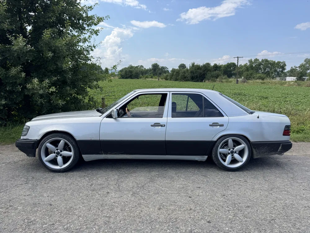 Фото 1985 Mercedes-Benz W124