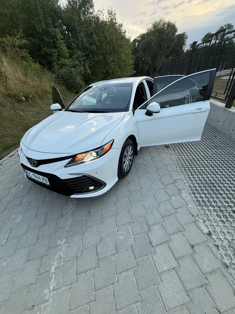 Фото 2023 Toyota Camry