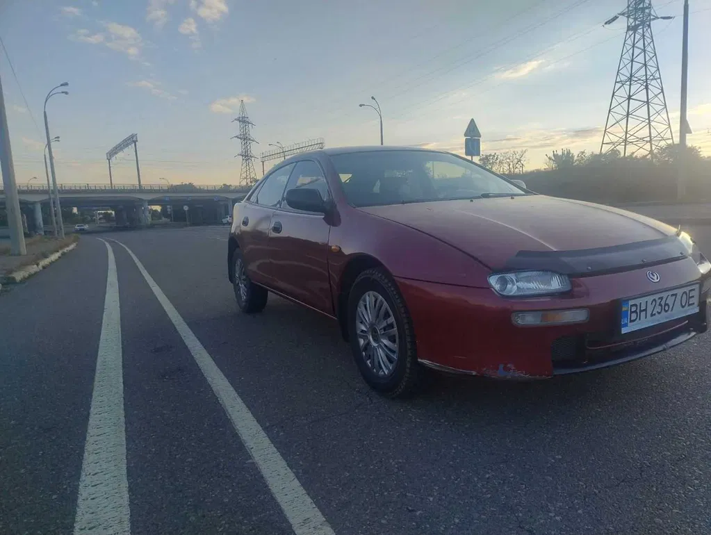 Фото 1997 Mazda 323