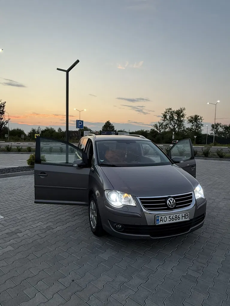Фото 2008 Volkswagen Touran