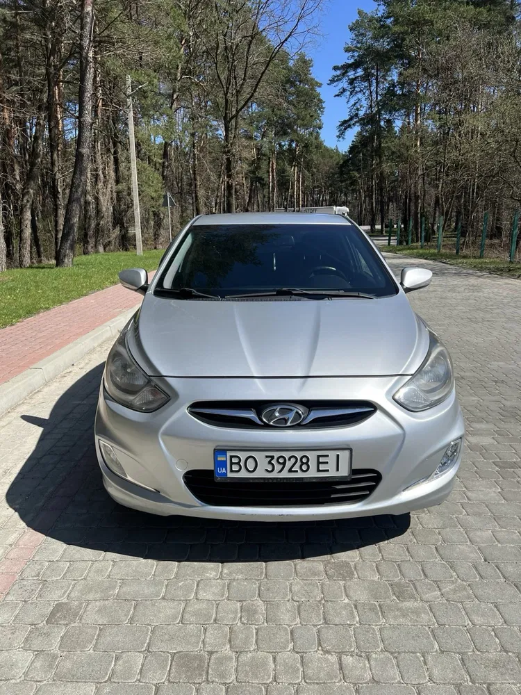 Фото 2012 Hyundai Accent