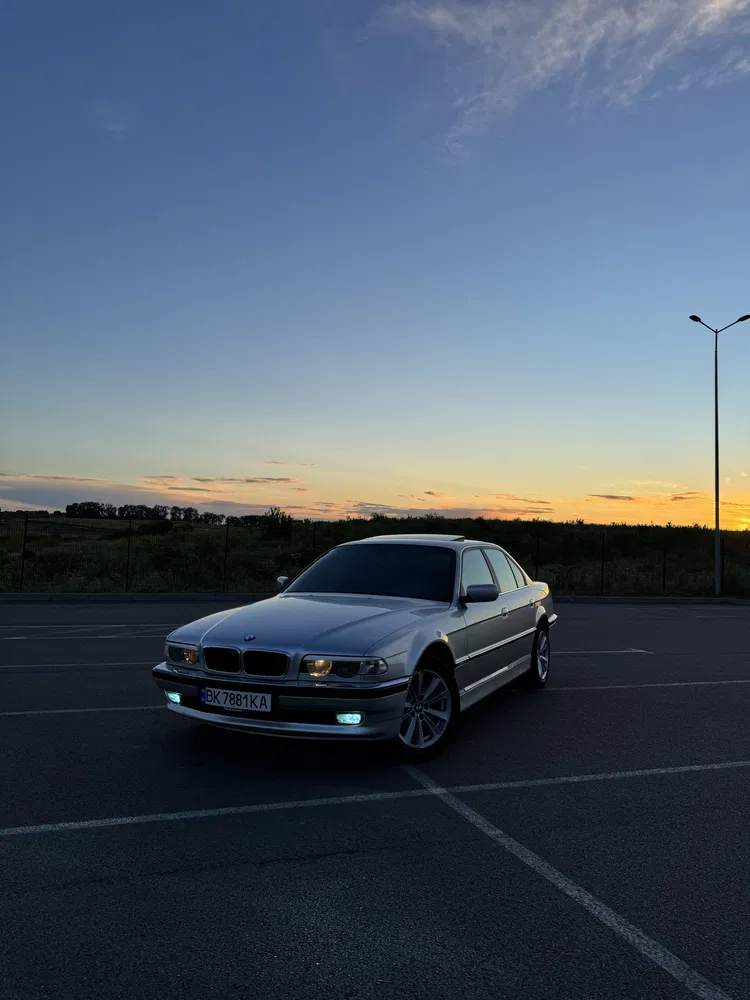 Фото 2000 BMW 7 серія
