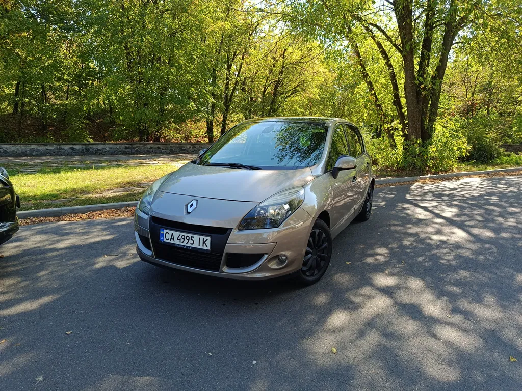 Фото 2010 Renault Scenic III