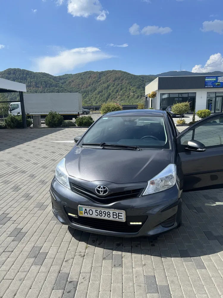 Фото 2013 Toyota Yaris