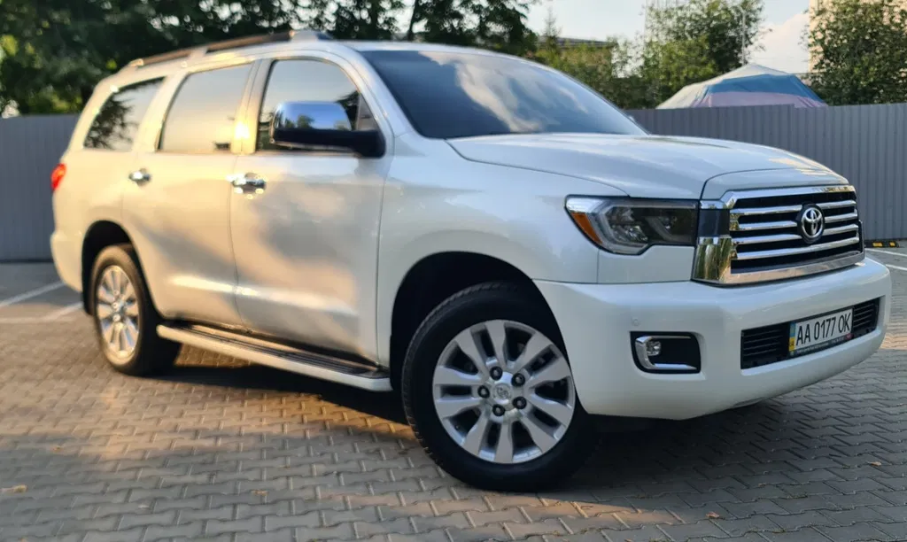 Фото 2016 Toyota Sequoia
