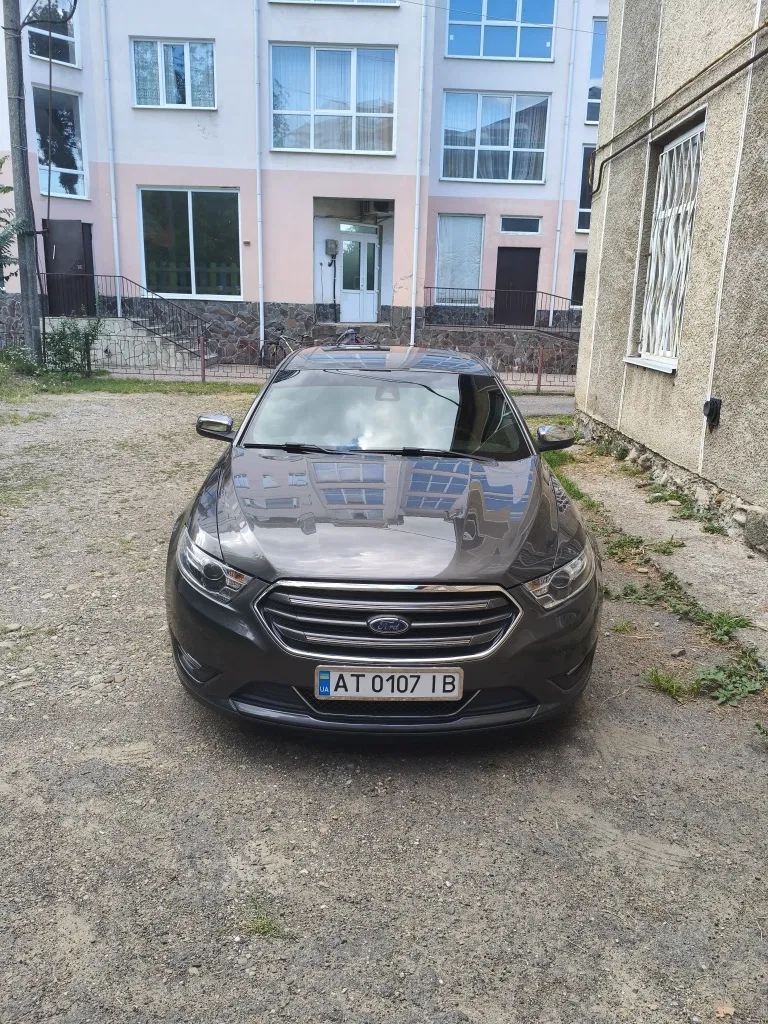 Фото 2018 Ford Taurus