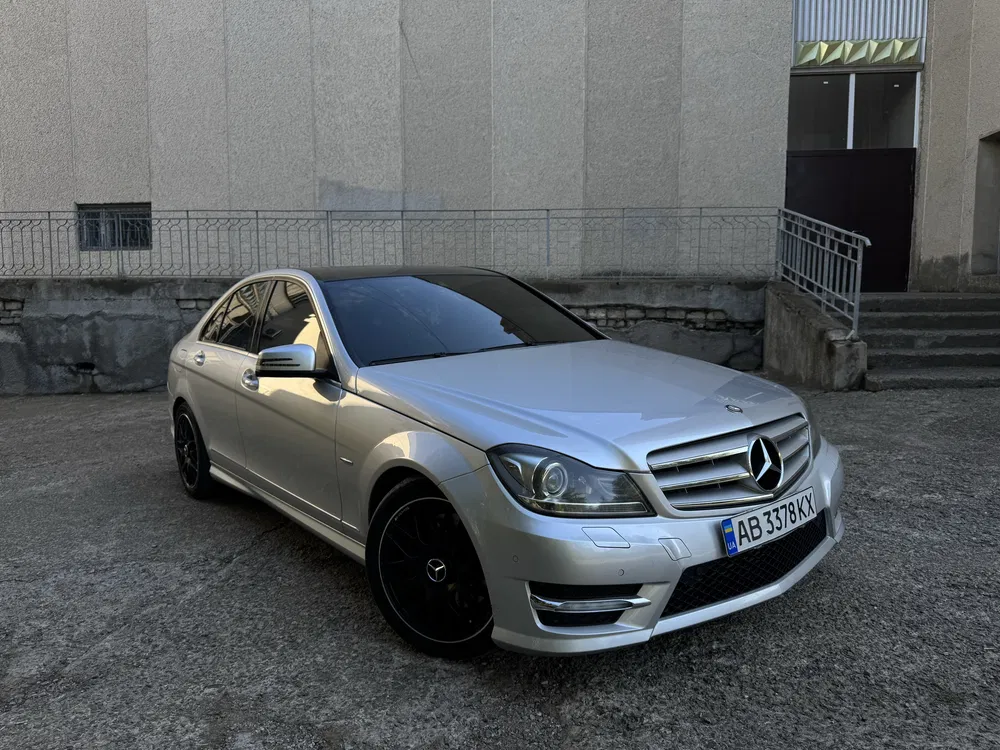 Фото 2011 Mercedes-Benz 250