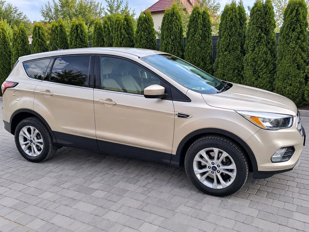 Фото 2017 Ford Escape