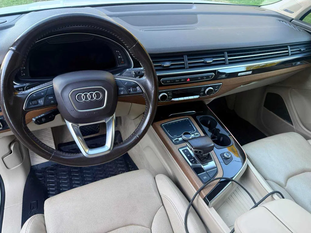 Фото 2017 Audi Q7