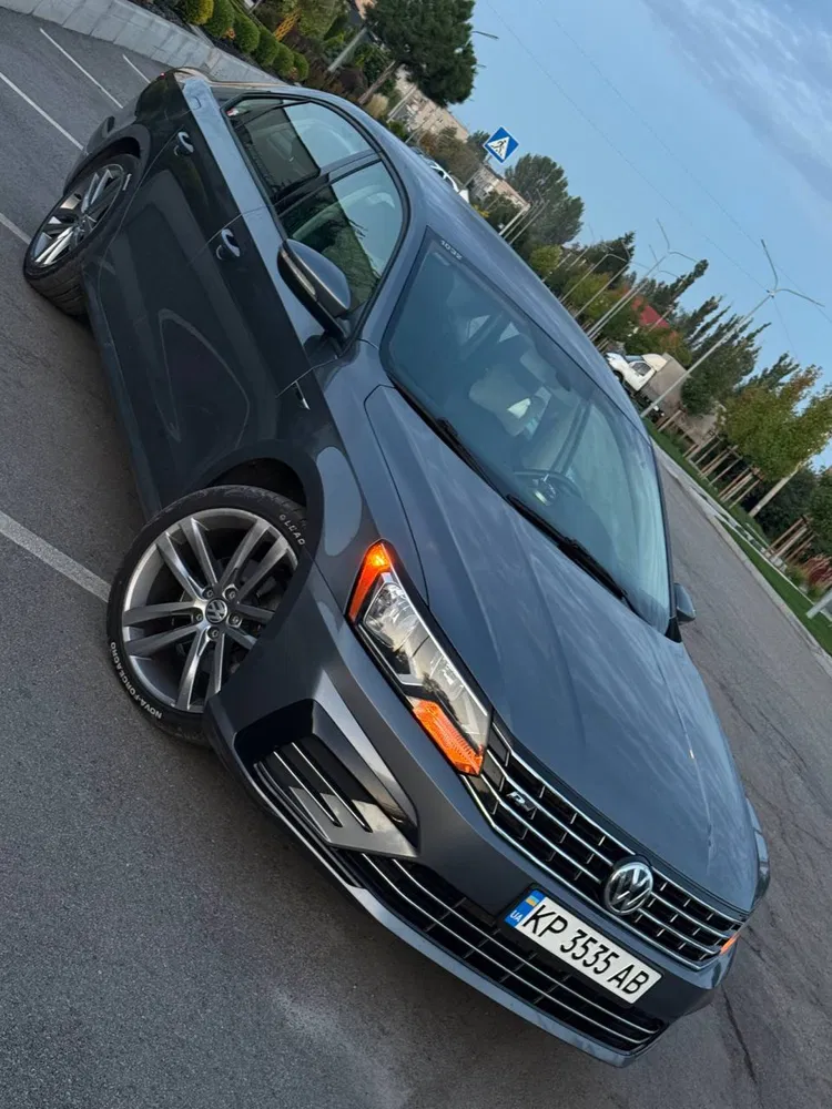 Фото 2018 Volkswagen Passat Sedan