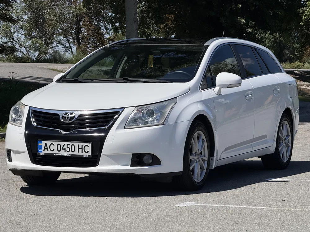 Фото 2011 Toyota Avensis