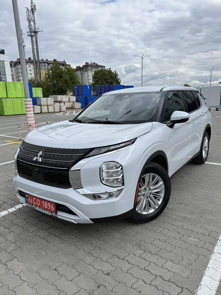 Фото 2023 Mitsubishi Outlander