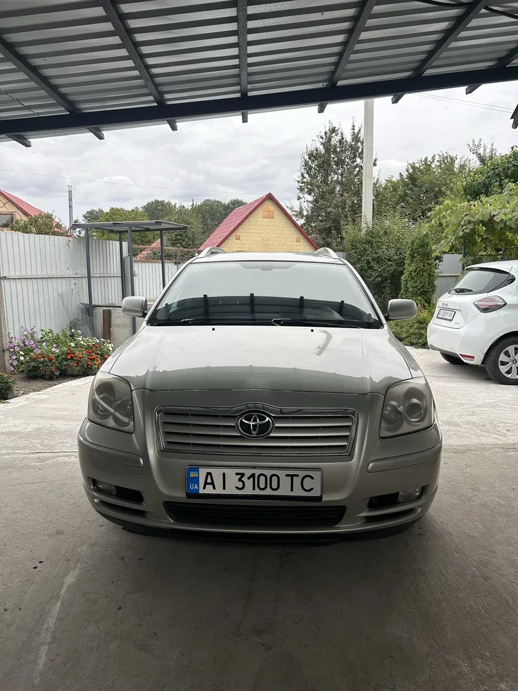 Фото 2004 Toyota Avensis