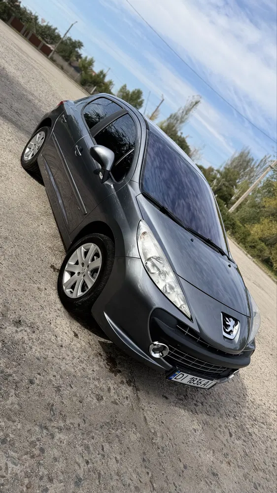 Фото 2008 Peugeot 207
