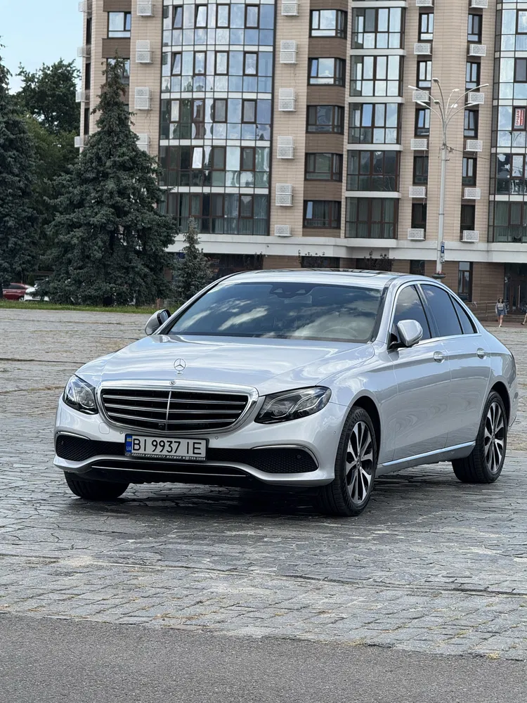 Фото 2018 Mercedes-Benz 300