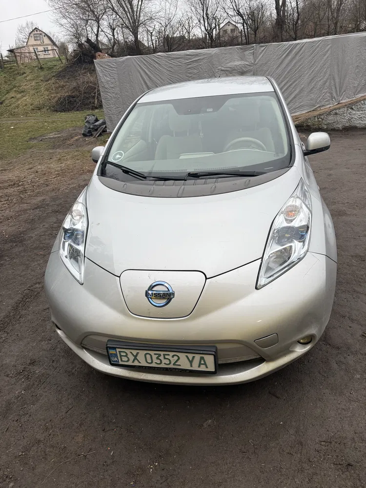 Фото 2012 Nissan Leaf