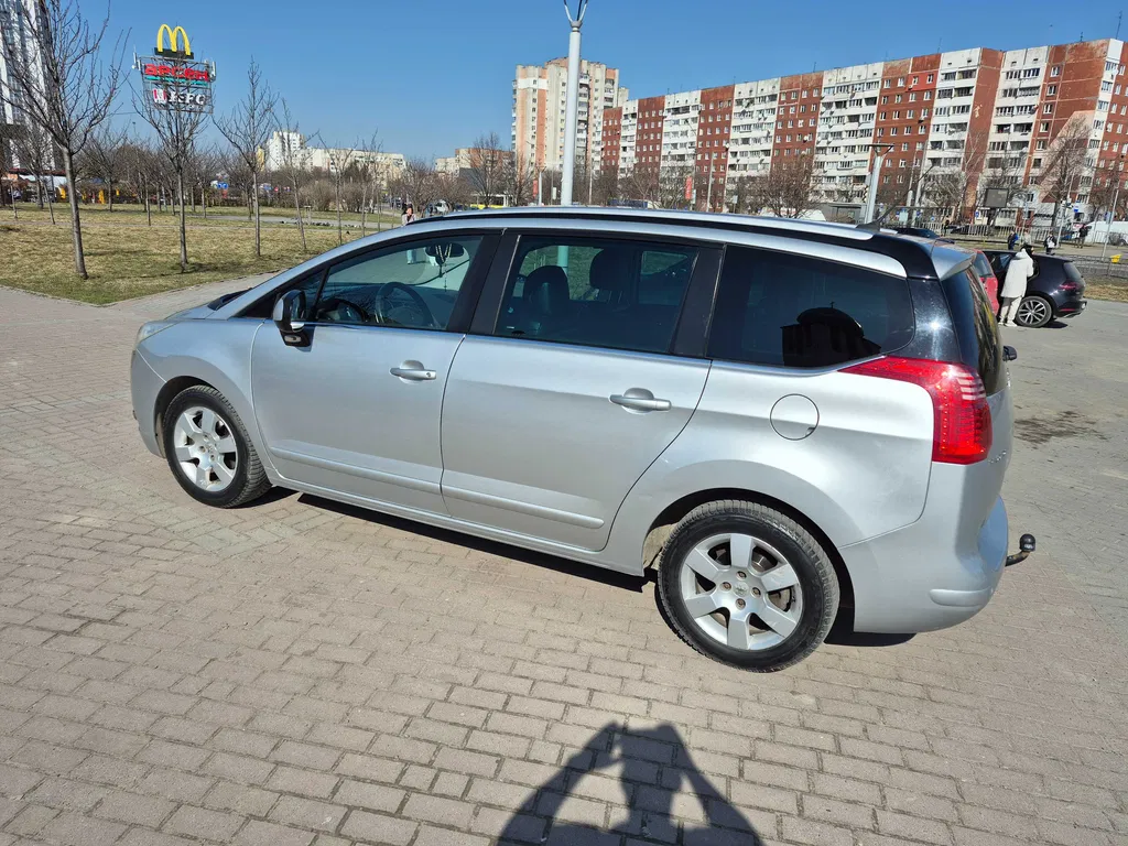 Фото 2012 Peugeot 5008
