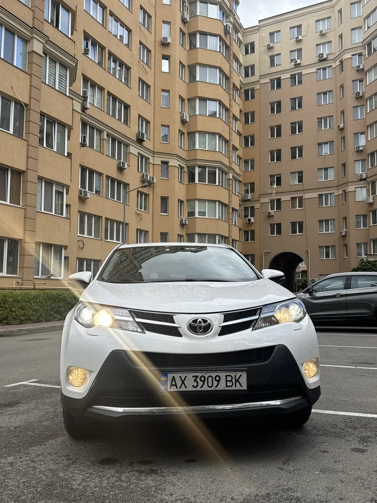 Фото 2013 Toyota RAV 4