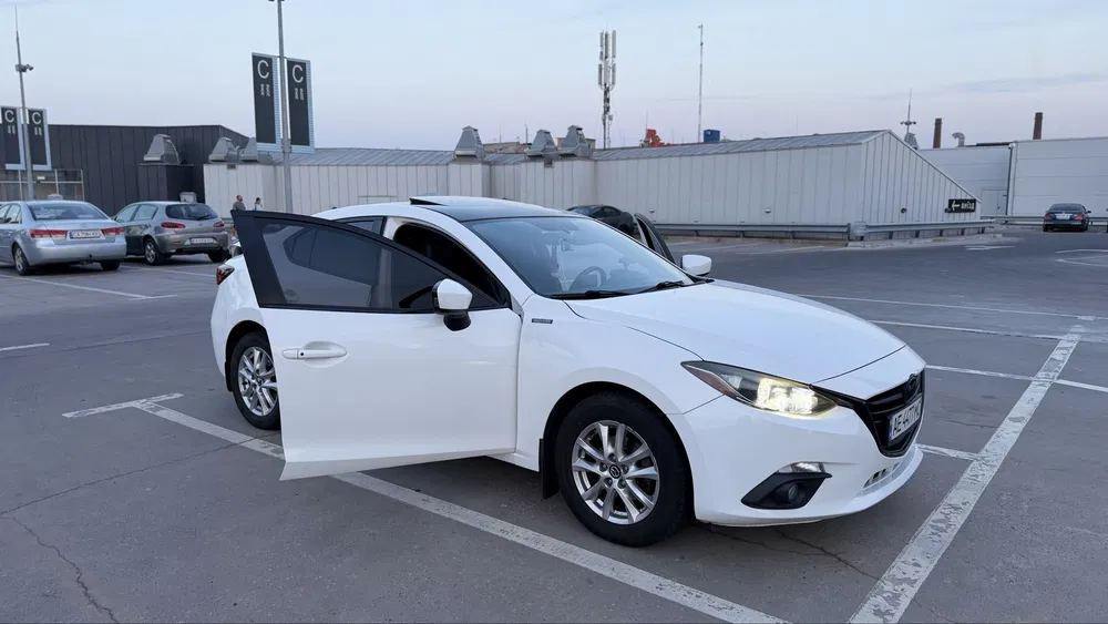 Фото 2015 Mazda 3