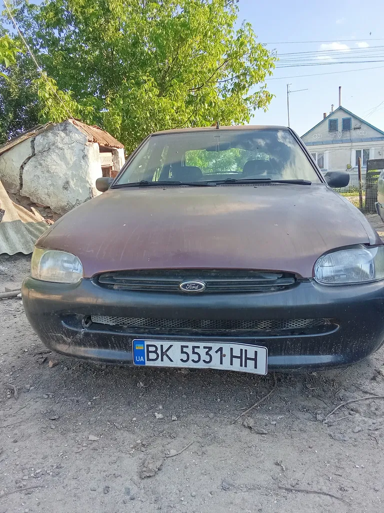Фото 1995 Ford Escort