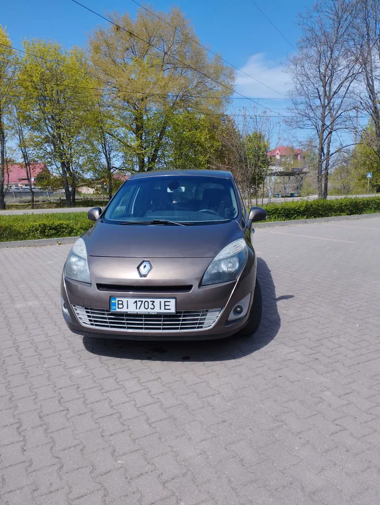 Фото 2010 Renault Grand Scenic