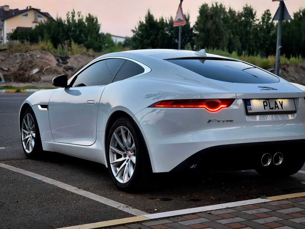 Фото 2016 Jaguar F-Type