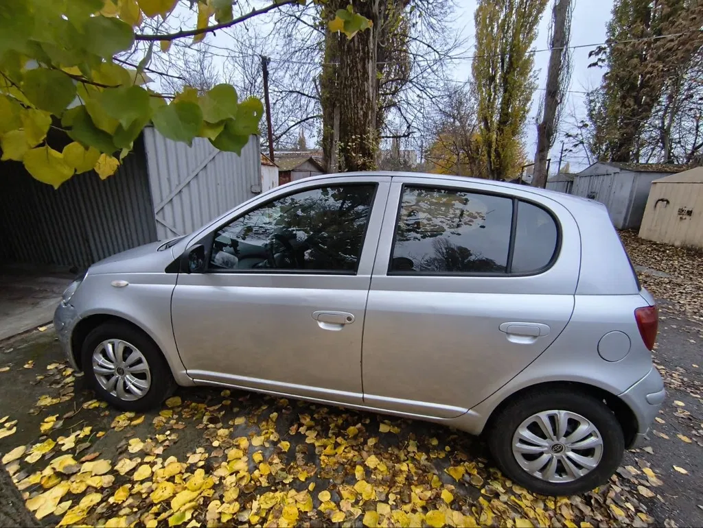 Фото 2004 Toyota Yaris