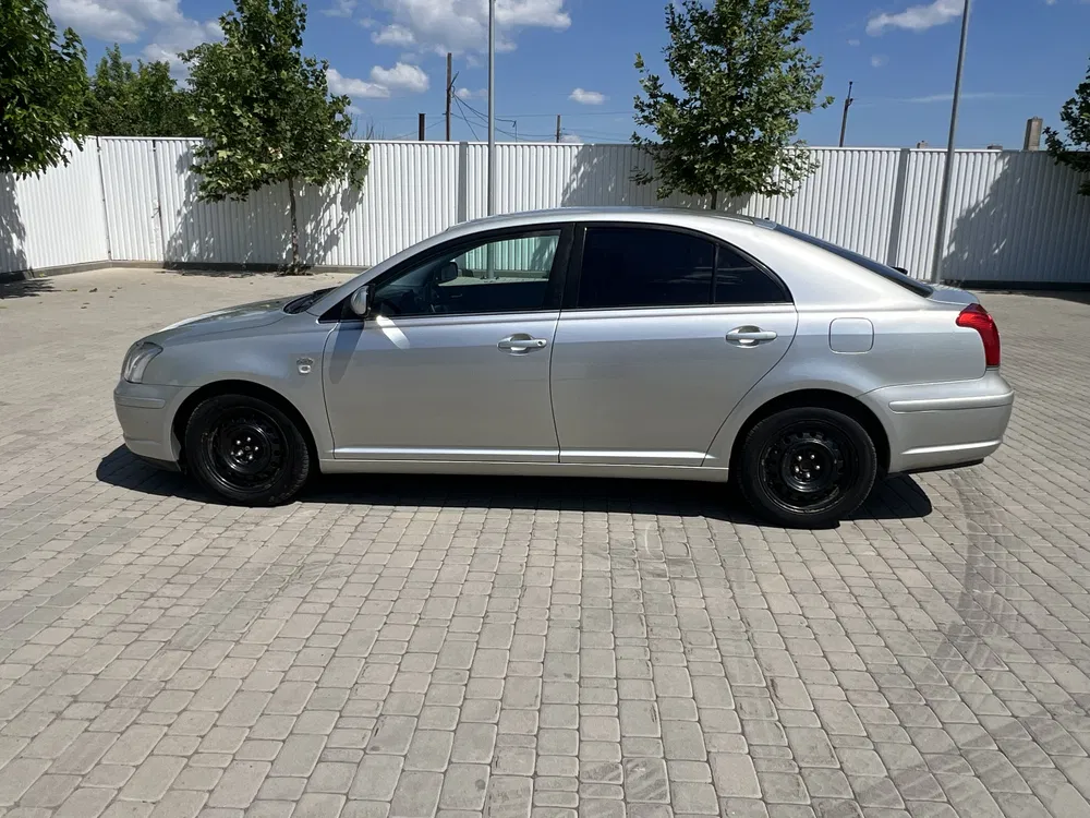 Фото 2004 Toyota Avensis
