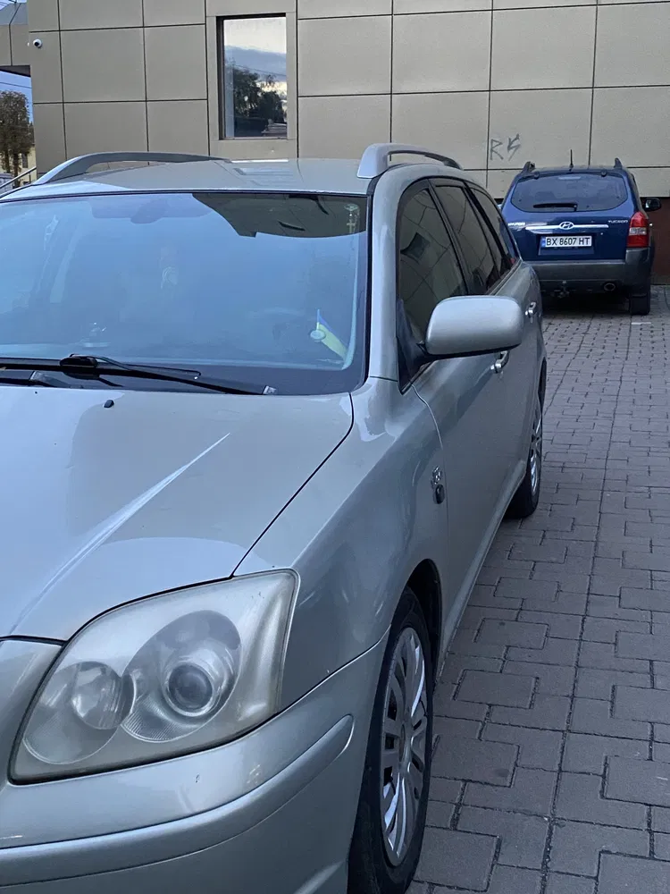 Фото 2005 Toyota Avensis