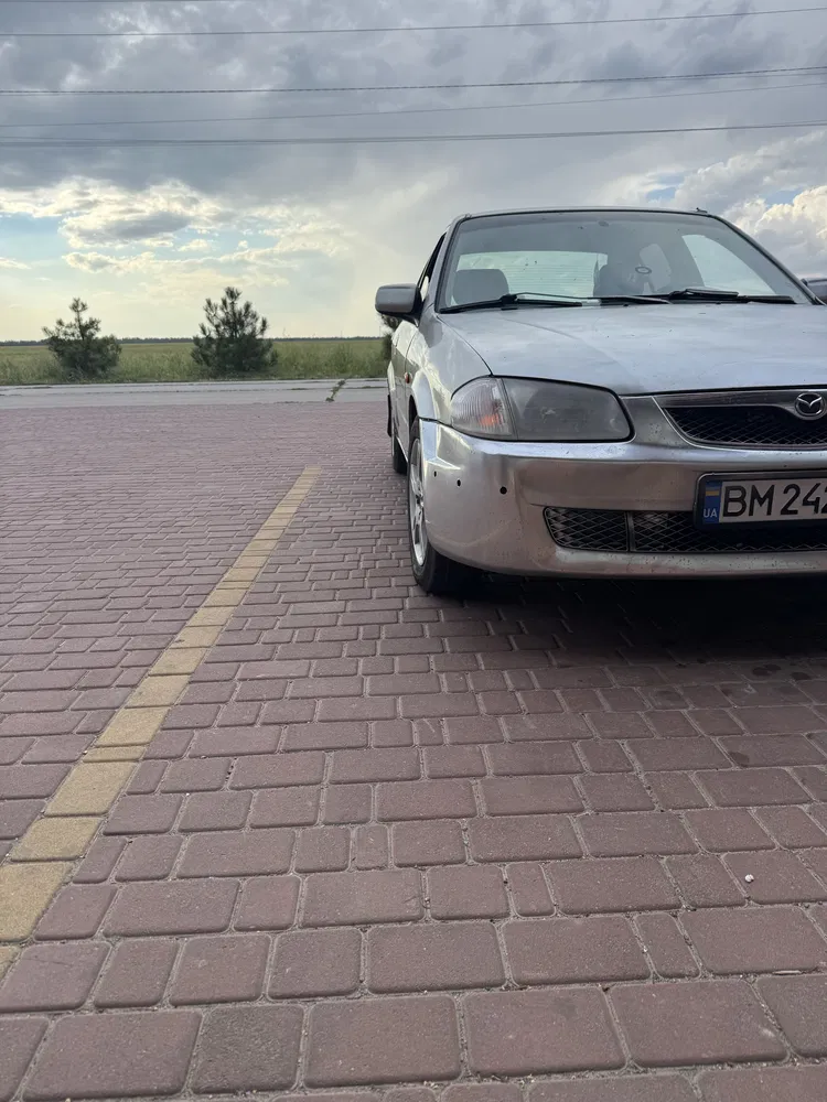 Фото 1999 Mazda 323
