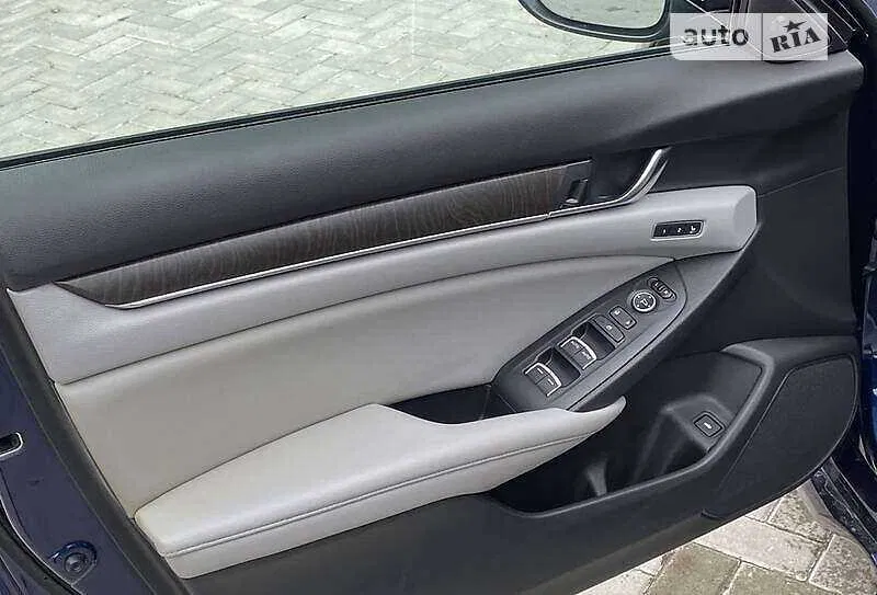 Фото 2018 Honda Accord