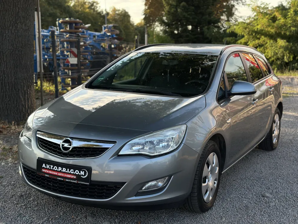 Фото 2011 Opel Astra