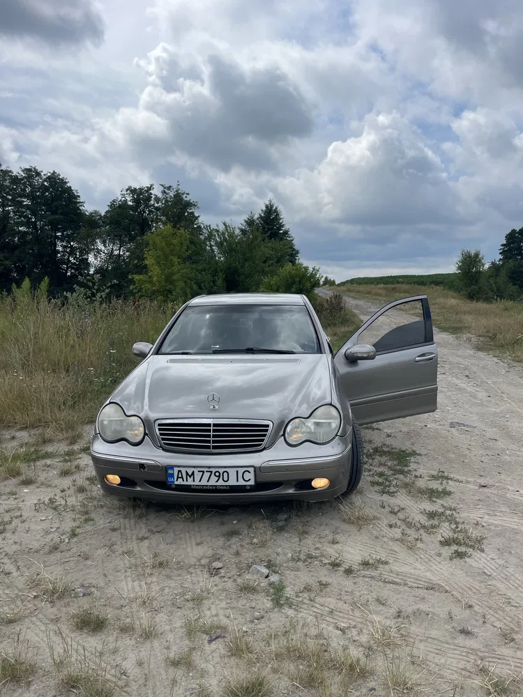 Фото 2003 Mercedes-Benz 220