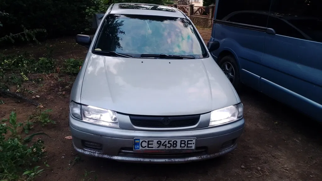 Фото 1998 Mazda 323