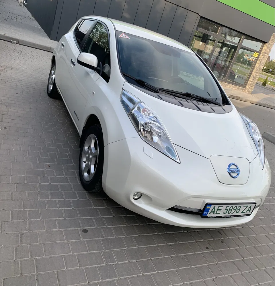 Фото 2015 Nissan Leaf