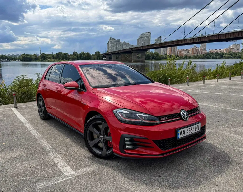 Фото 2019 Volkswagen Golf